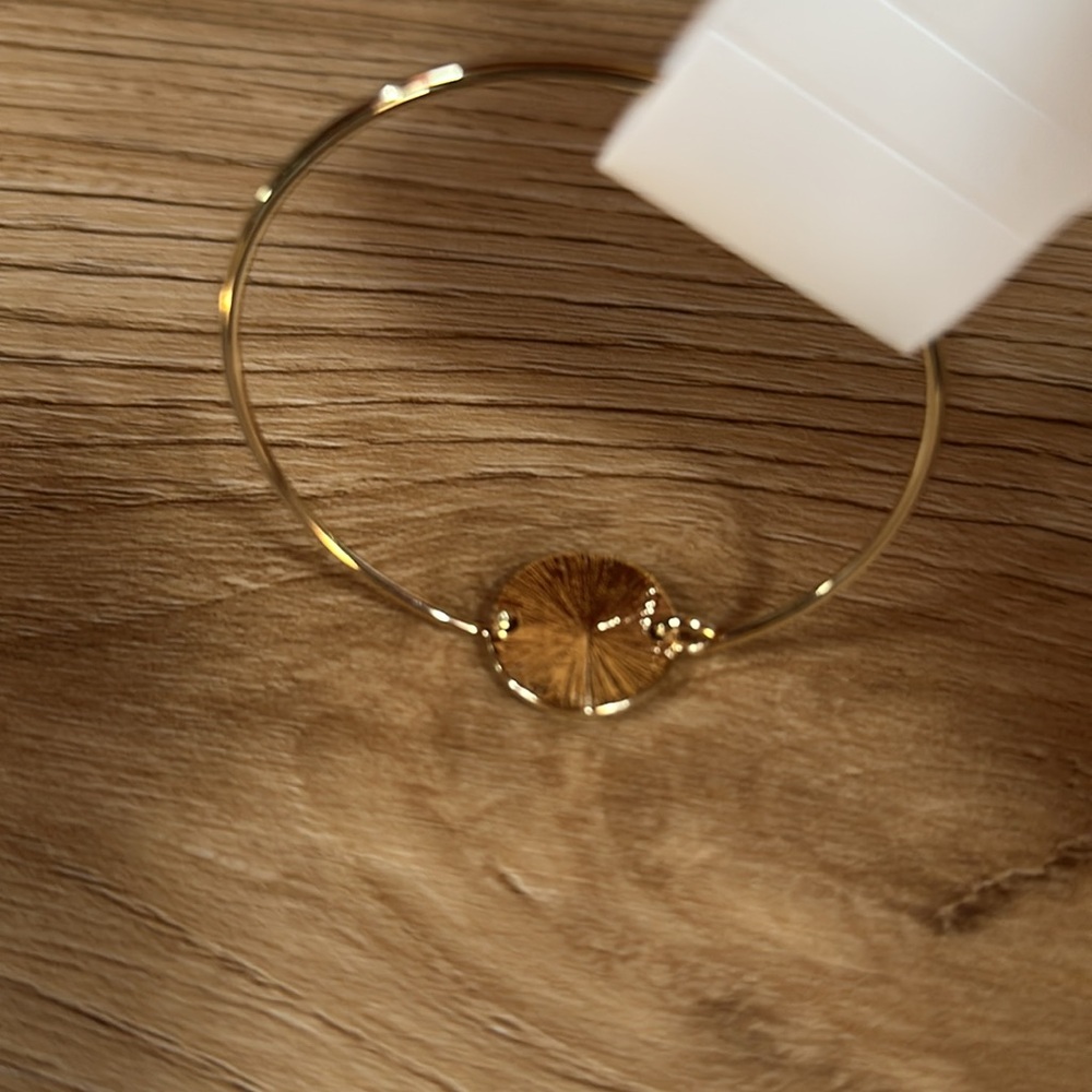 BANSRI Gold Initial ‘R’ Bracelet - Picture 8 of 9